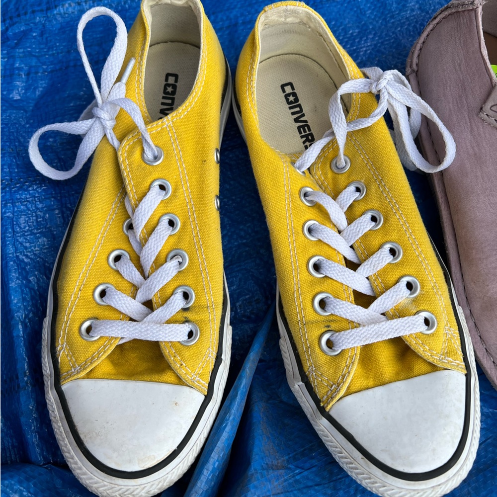 Yellow converse low tops